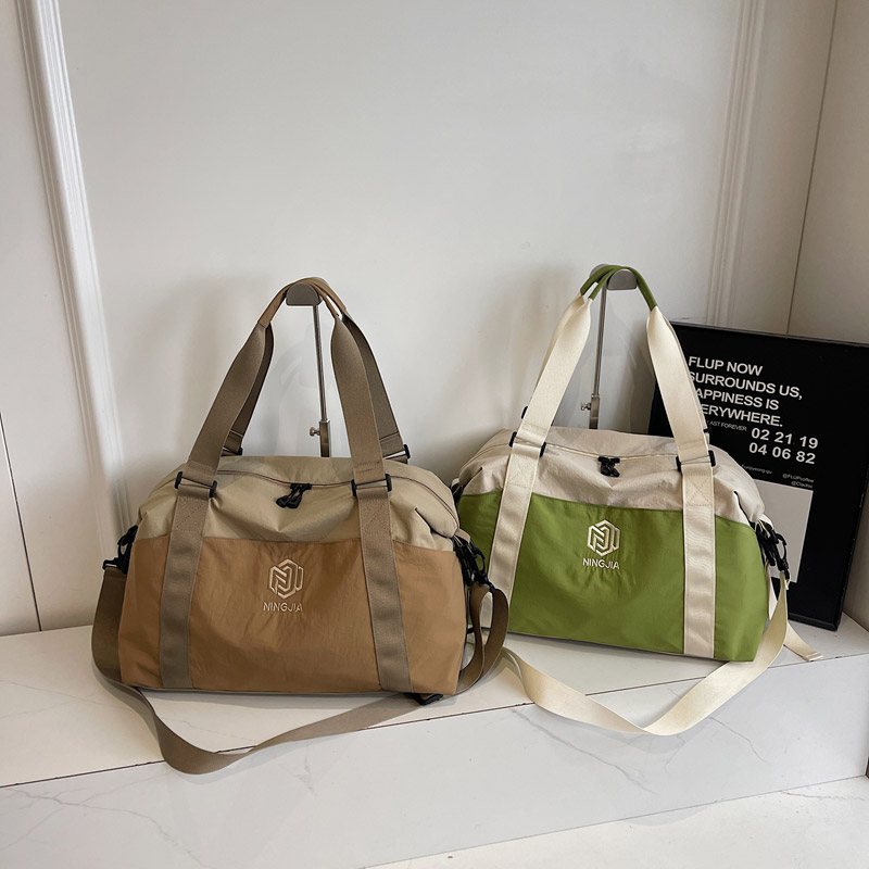 Lightweight Fitness Travel Bag